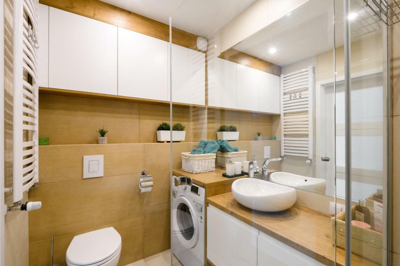 M&R Apartament Airport&Business Deluxe Cybernetyki 17 - Underground Garage - Free Wifi - Netflix - Air Conditioning - Self Check-In, Close By Chopin Airport Warszawa Eksteriør billede