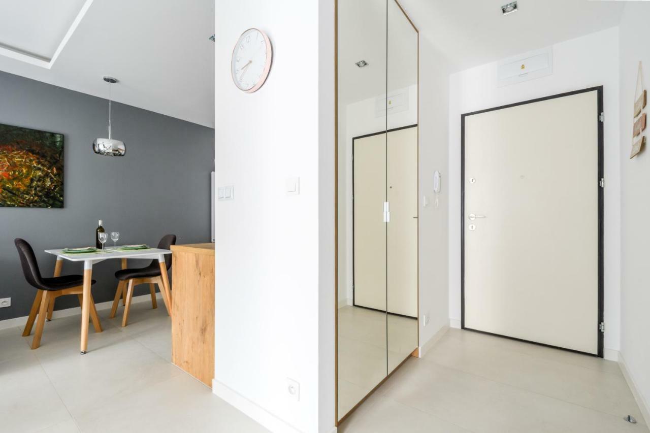M&R Apartament Airport&Business Deluxe Cybernetyki 17 - Underground Garage - Free Wifi - Netflix - Air Conditioning - Self Check-In, Close By Chopin Airport Warszawa Eksteriør billede