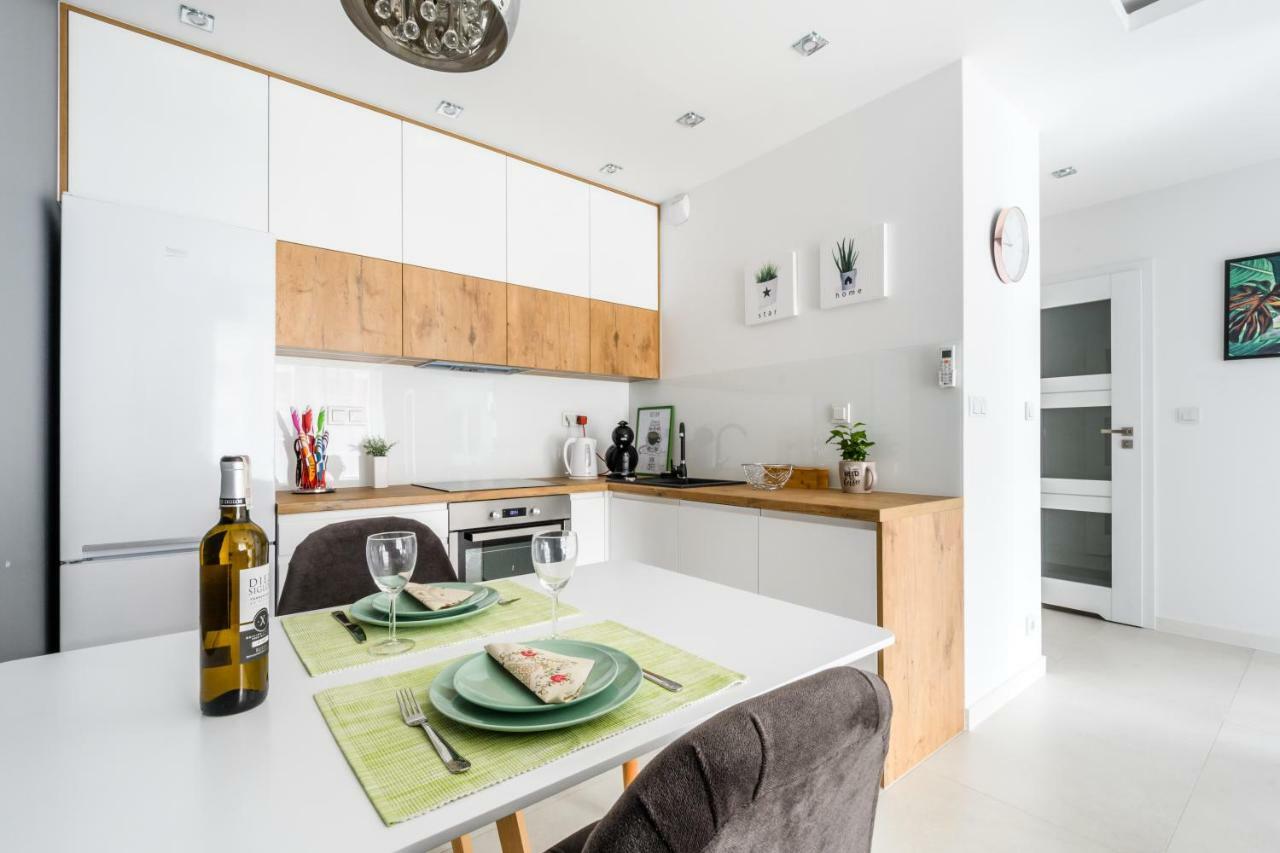 M&R Apartament Airport&Business Deluxe Cybernetyki 17 - Underground Garage - Free Wifi - Netflix - Air Conditioning - Self Check-In, Close By Chopin Airport Warszawa Eksteriør billede
