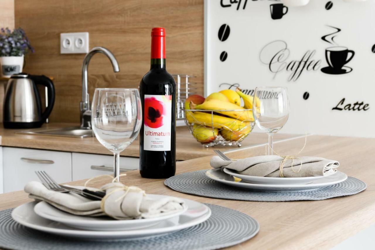 M&R Apartament Airport&Business Deluxe Cybernetyki 17 - Underground Garage - Free Wifi - Netflix - Air Conditioning - Self Check-In, Close By Chopin Airport Warszawa Eksteriør billede