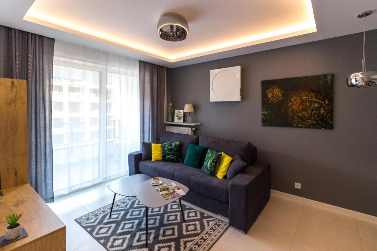 M&R Apartament Airport&Business Deluxe Cybernetyki 17 - Underground Garage - Free Wifi - Netflix - Air Conditioning - Self Check-In, Close By Chopin Airport Warszawa Eksteriør billede